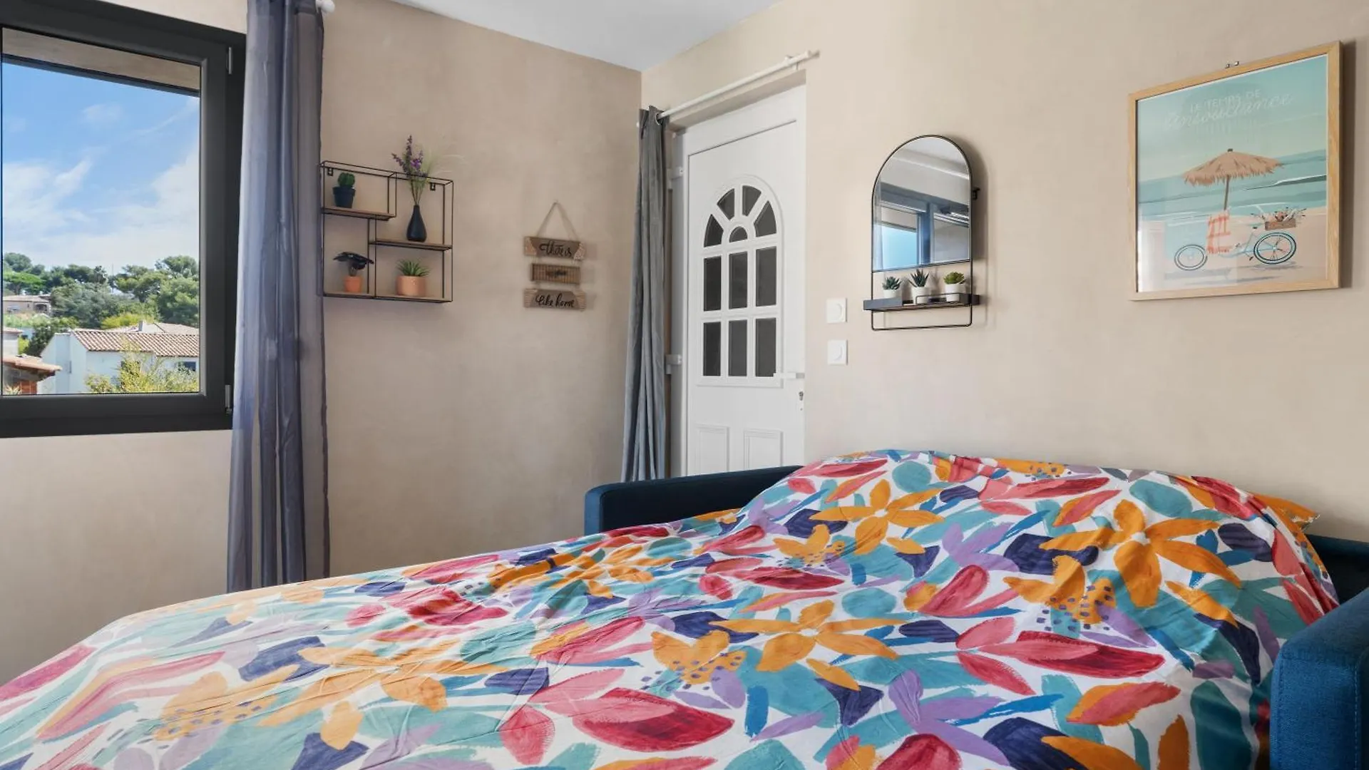 Reves Bleus, T2 Proche Plage Des Sablettes, Clim, Wifi, Place De Parking La Seyne-sur-Mer 0*,  France